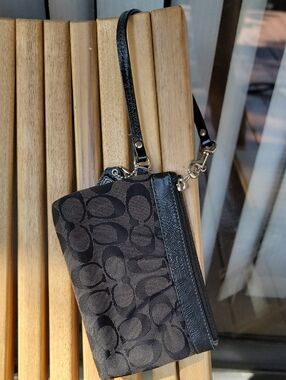 Coach Black Signature-Pattern Wristlet Bag/Wallet